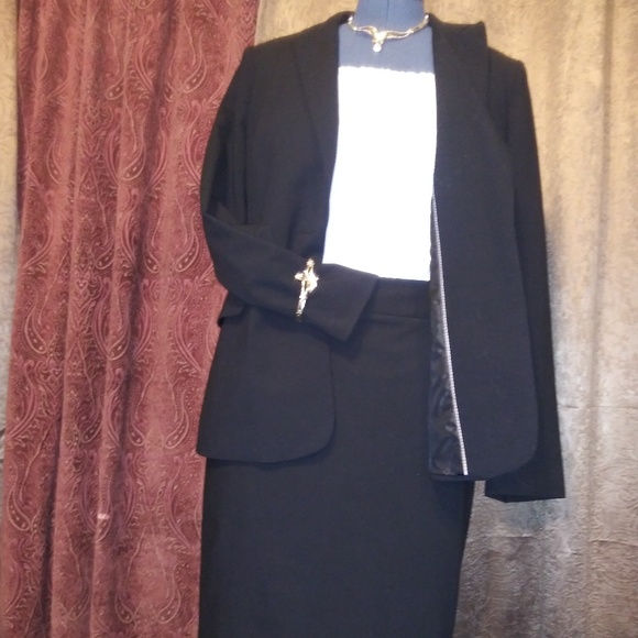 Calvin Klein Black Power Suit w/ 1-button jacket - Picture 2 of 6